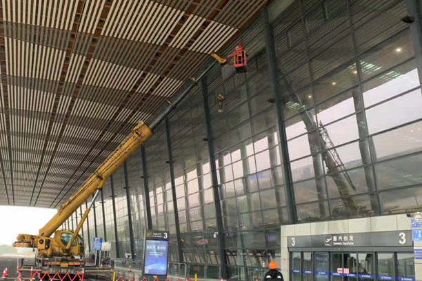 巴东玻璃幕墙维护和保养